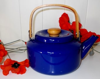 1970's Cobalt Blue Enamel Kettle with Wooden Handle. (5531)