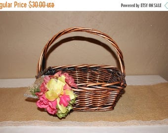 ON SALE Rustic Wedding Basket / Rustic Wedding Favor Basket / Rustic Wedding Decor