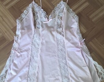 1970's JCPenney Light Pink Satin and Lace Nightie (M) • Vintage Nightgown