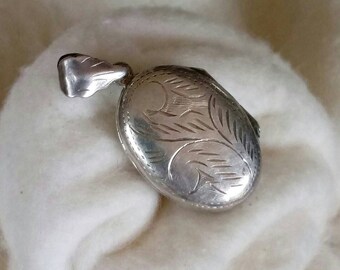 Large Engraved Vine Design Oval Sterling Silver 1" Locket Pendant - Vintage