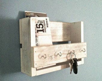Reclaimed wood key and mail holder