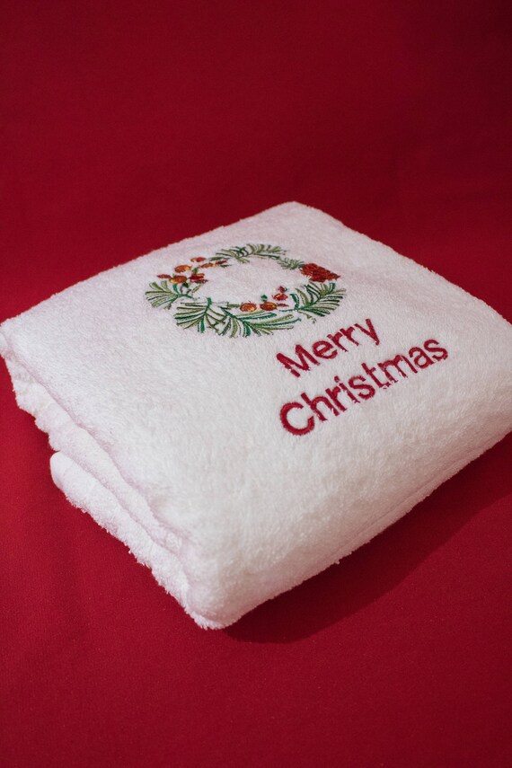Embroidered Christmas Bath Towel with Christmas Wreath