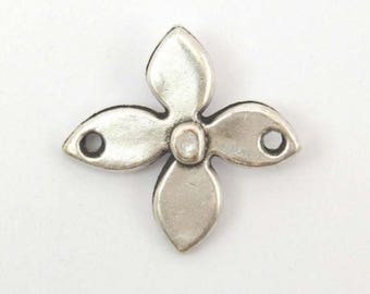 Silver 26mm flower connector