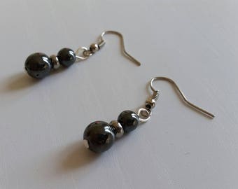 Earrings in hematite (8 and 6 mm beads)