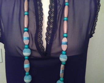 Turquoise colored wooden beads necklace