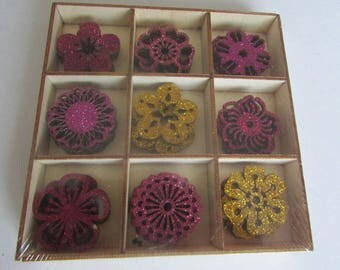 Box of 36 wooden figures