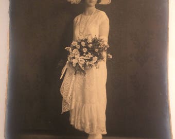 Nice 1920s era flapper photo woman in White dress holding flowers