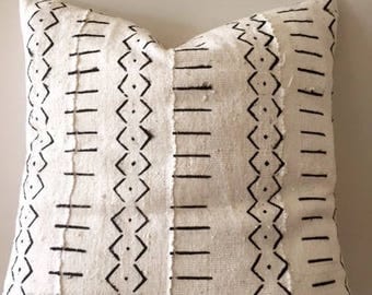 African Mudcloth pillow cushion cover 50cm X 50cm ( 20"X 20") white with black tribal pattern
