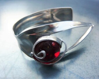 Fork bracelet red glass beads