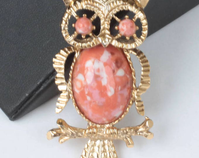 Gerrys Signed Owl Brooch Salmon Pink Mottled Cabochon Gold Tone Convertible Pendant