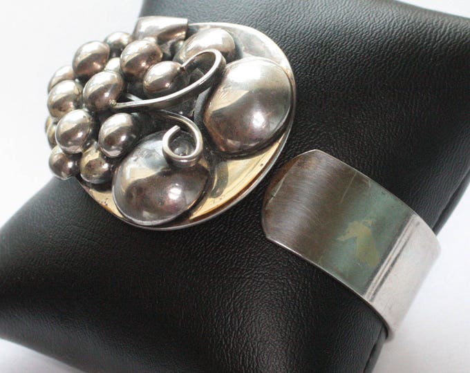 Dimensional Grape Design Bracelet Hinged Clamper Silver Plated Vintage