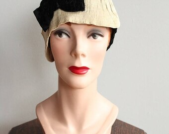 25% Off Sale // 1920s Cloche Hat // Silk Velvet Cloche Hat // vintage 20s cloche