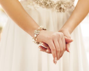 Pearls vine wedding bracelet. Pearls wrap bracelet. Ivory pearls bracelet. Wedding bracelet. Pearls bracelet weddings. Wedding jewellery UK
