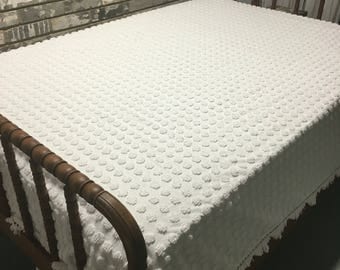 Vintage White Chenille Bedspread / Chenille Spread / White Chenille Bedspread / Vintage Chenille / Polka Dot Chenille Bedspread