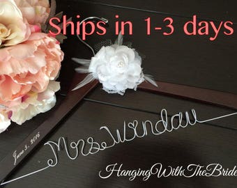 Wedding hanger, custom wire hanger, bridal hanger, bride gift, bridesmaids gift, custom made hanger