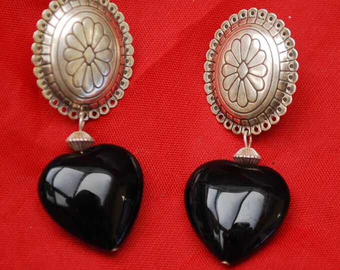 Sterling Concha Onyx Heart Dangle earrings - Signed QT - dangle black gemstone - southwestern tribal Etched silver pierced earring