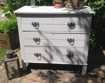 Antique chest of drawers