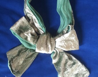 Ascot tie, celadon green lame velvet lined coir vertd' water dyed