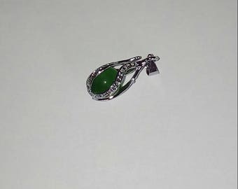 X 1 silver pendant and green cat's eye bead