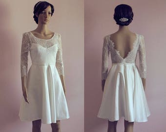 Short wedding dress with sleeves/ Long sleeves lace wedding dress/ open back lace wedding dress/ v back/ nude/ retro/ Robe de mariée courte