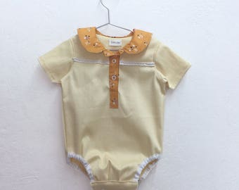 Baby romper with collar peter pan and Center buttons