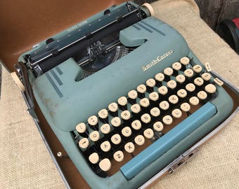 Vintage Smith Corona Aqua Blue Manual Portable Typerwriter in Harvest Gold Hard Case