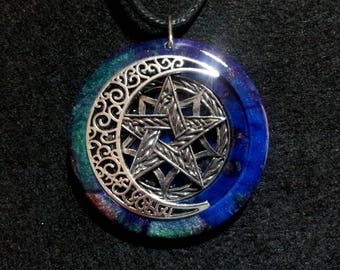 Pentagram Moon, Free Shipping Worldwide,Pentagram and Moon Pendant in Pearl Resin,pentacle moon spiritual,Wicca Pagan Jewelry, Wicca pendant