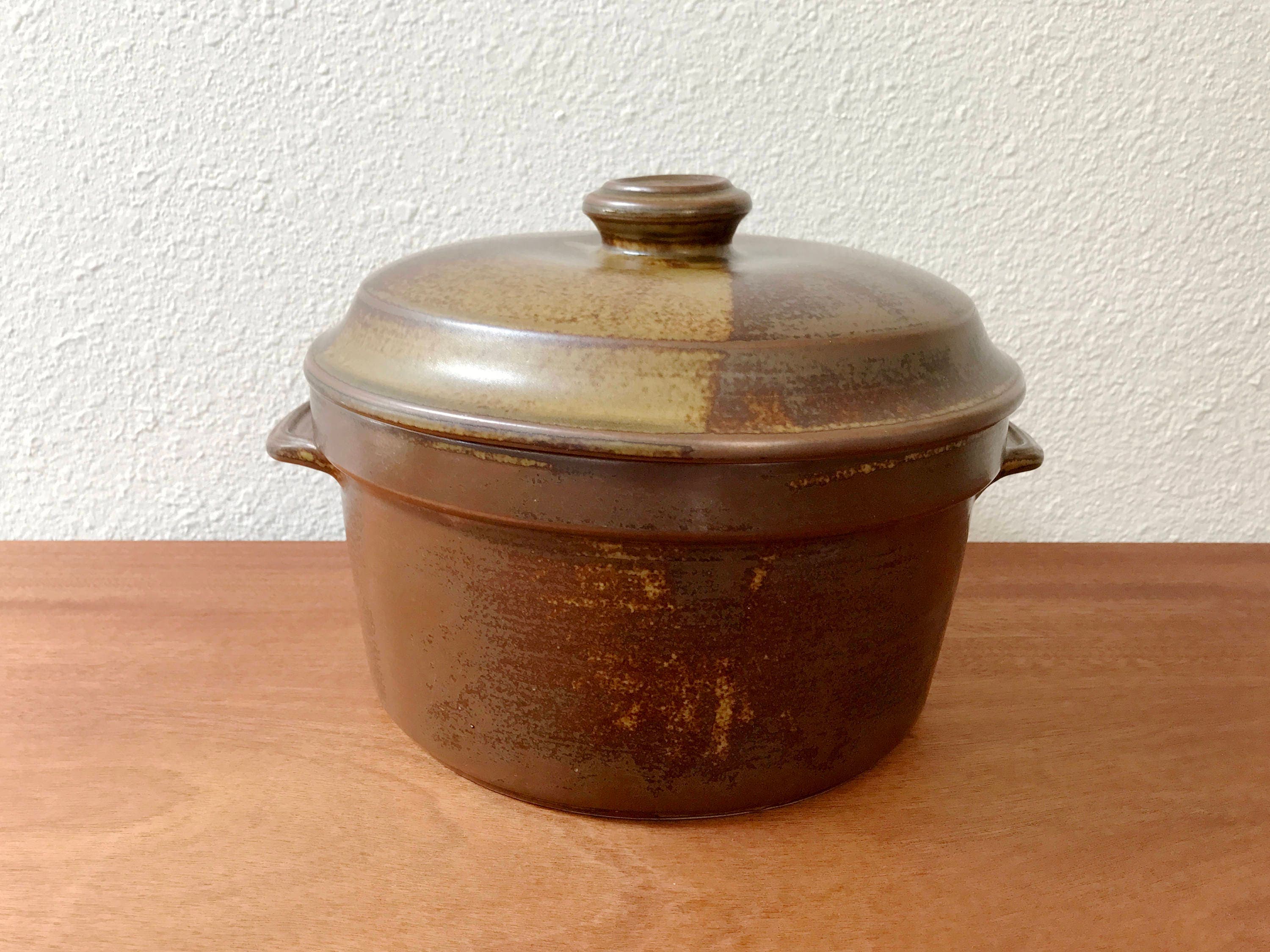 Iron Mountain Stoneware / rare large 3.5-quart casserole