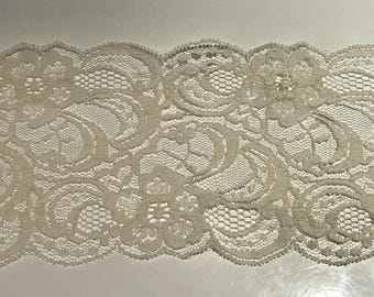 Lace in beige tulle of 8.5 cm in width has sewing