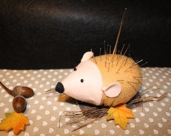 Quilted needle / worn felt Hedgehog pins