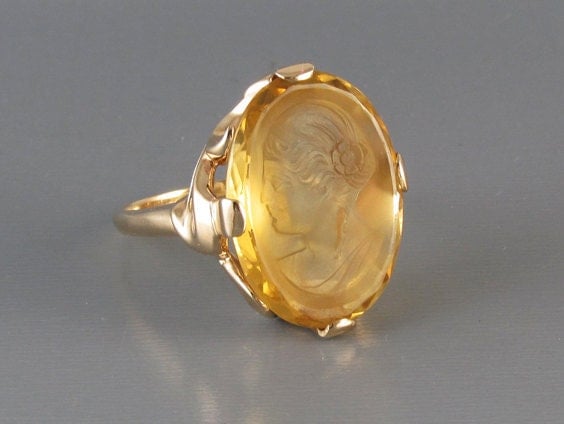 Signed Untermeyer Robbins antique Art Nouveau 14k yellow gold 12.72 carat citrine quartz intaglio cameo statement ring with unusual asymmetrical waves mounting. Circa 1910-1920.