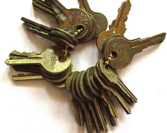 DESTASH 25 Vintage keys Jewelry keys Cheap keys Inexpensive keys Bargain Lot of keys Wholesale keys Wedding key Bulk keys Old brass keys #10
