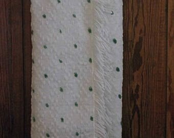 Vintage Chenille Bedspread all Polyester Bedspread Vintage Twin Bed Bedspread Cottage bedding Very nice Green & White Chenille USA Tag