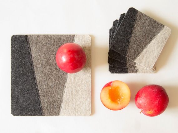 Felt trivet / dark grey / square trivet / decorative mat / geometric / home decor / wool felt / handmade in Italy