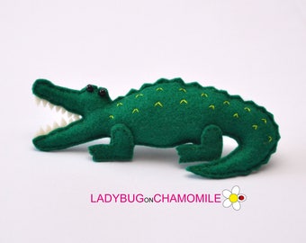 Felt SALTWATER CROCODILE, stuffed felt crocodile magnet or ornament, Salwater Crocodile toy, Australian animals, Nursery decor, Aussie,