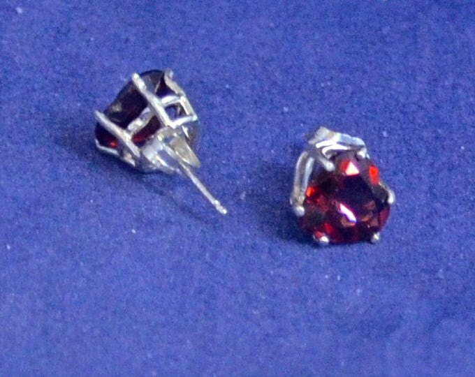 Garnet Studs, 8mm Heart , Natural, Set in Sterling Silver E1128