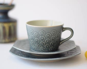 Excellent! Quistgaard - AZUR Blue - tea / coffee trio - octogonal shape - cup / saucer / plate - Kronjyden / Nissen - Danish mid century