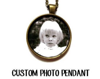 Collier, sautoir PERSONNALISABLE avec votre photo! résine, unique, bébé, maman , papa, famille, souvenir