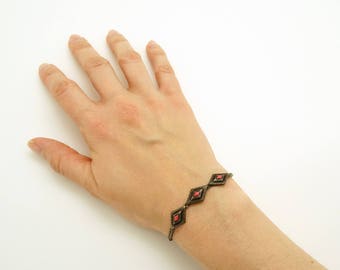 Bracelet with diamonds and pink enamel