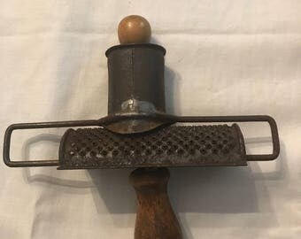 The Edgar Nutmeg Grater, Tin Sliding grater with spring loaded nutmeg holder