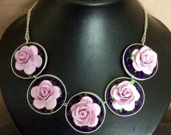 Halsketing, silver with 5 aluminum hangers with roses