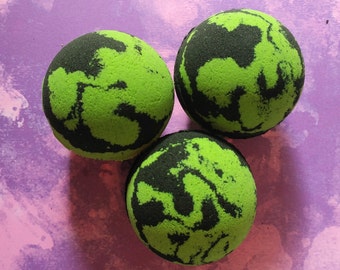 1 Green Tea / Bath Bomb / Black Bath Bomb / Gift / Witches Brew / Black / Bathbomb / Bath Fizzy / Spa / Green And Black / Bath and Body /
