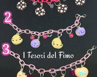 Bracciale di tessuto con dolcetti in fimo, pan di stelle, dolcetti / Bracelet with sweets in polymerclay, pan di stelle, biscuits, sweets