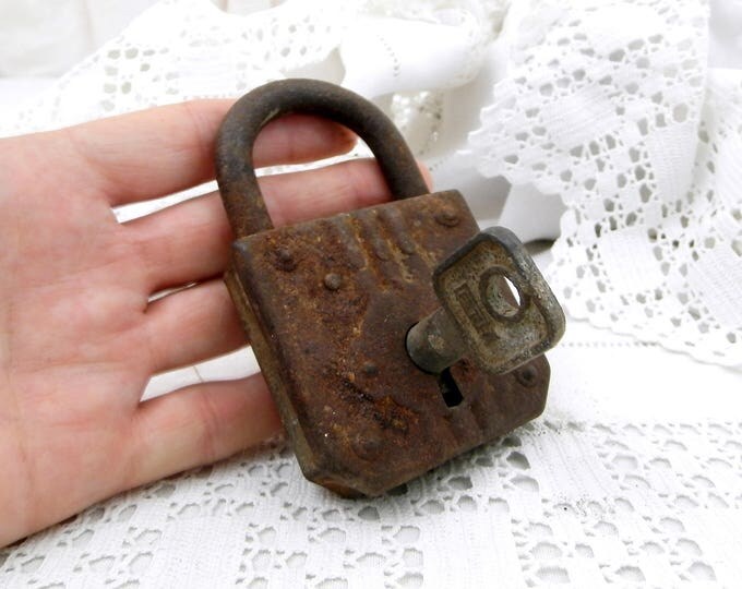 Large Heavy Vintage Working Industrial Rusty Metal Patina Padlock with 1 Working Key from France, French Retro Indust Home Interior Decor,