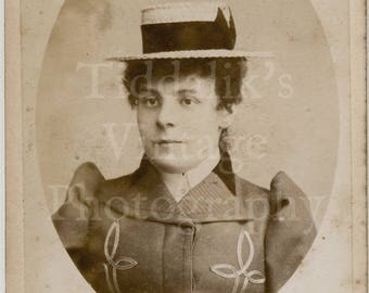 CDV Carte de Visite Photo Victorian Young Pretty Woman with Small Straw Boater Hat Oval Framed by B Barry of Barking Road E. England