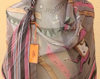 French accessoire- Foulard/Carré/Cache-nez- HERMES- Silk 100%- Silk Scarf- Grey/Red/Mix