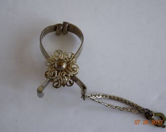 Vintage Glove Clip (1959's)