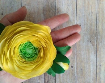 Flower hair clip wedding Bridal hair clip flowers Yellow brooch Yellow flower clip Yellow flower brooch Wedding flower belt Bridal brooch