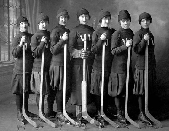 1915 The Victorias Women's Hockey Team Vintage Photograph