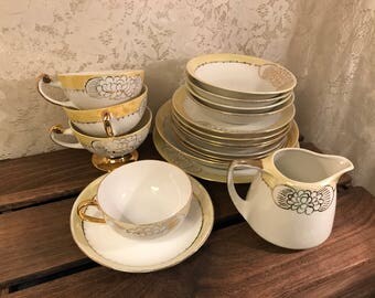 Rare 19-Piece Set By Bavaria China - Tea Cups - Saucers - Bowls - Plates - Yellow White And Gold - Hutschenreuther Selb - Royal Bavarian